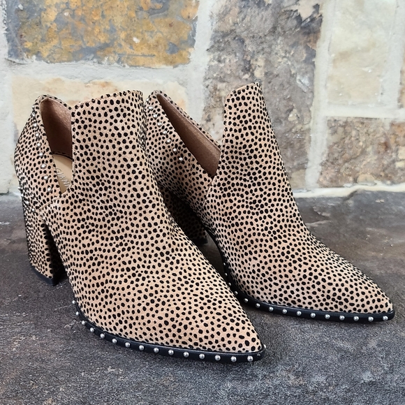 outfits with leopard print boots